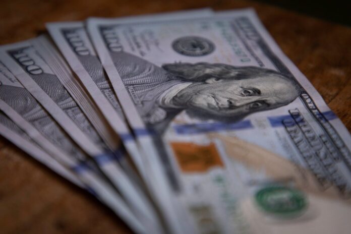 La cotización del dólar blue subió a $1.565 y los financieros operaron en alza