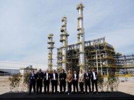 Milei recorrió la nueva planta de Compañía Mega en Bahía Blanca