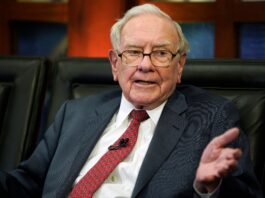 El magnate financiero Warren Buffett dejó la presidencia del holding que lideró por 56 años