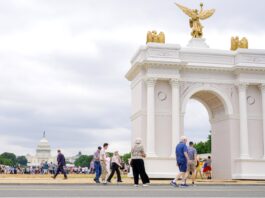 Trump sorprendió y anunció que su faraónico Arco de Triunfo en Washington tendrá una función militar