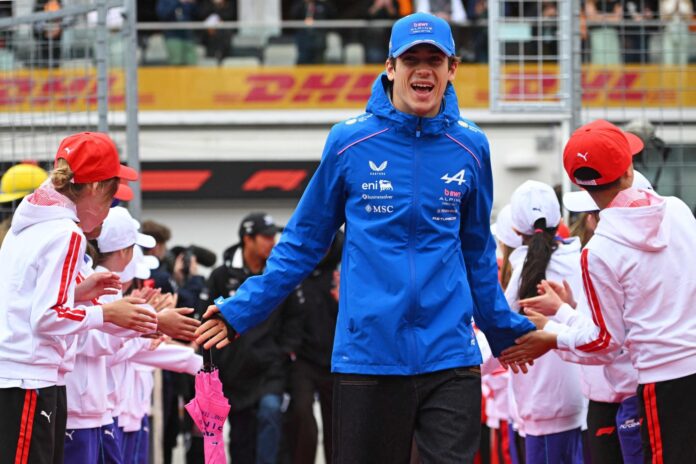 Franco Colapinto tiene la mejor reacción al apagarse los semáforos en la F1: 11 avances tras la primera vuelta
