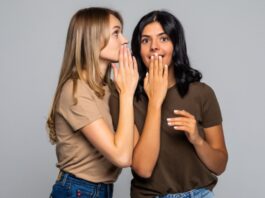 Qué le pasa al cerebro cuando escuchamos un chisme, según la psicología