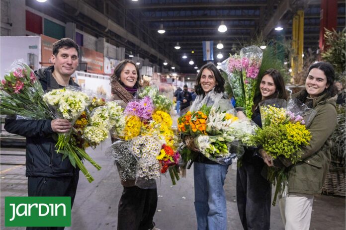 El mercado de flores: el mundo oculto que funciona sólo de madrugada