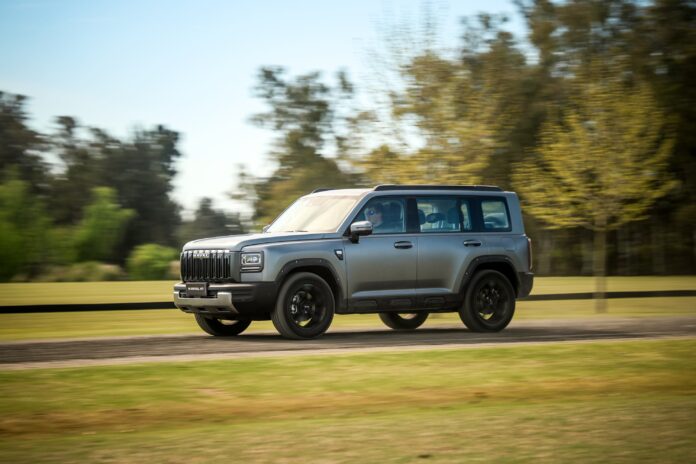 Llega un nuevo SUV a la Argentina con opciones híbridas y todoterreno
