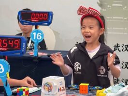 Una nena china de 6 años rompió el récord femenino en resolver el cubo Rubik
