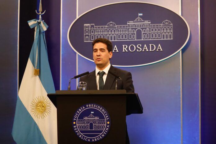 Para el Gobierno, la suba del riesgo país obedece a la “incertidumbre global”