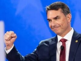 Flávio Bolsonaro pasó por la Argentina en un vuelo privado rumbo a Estados Unidos