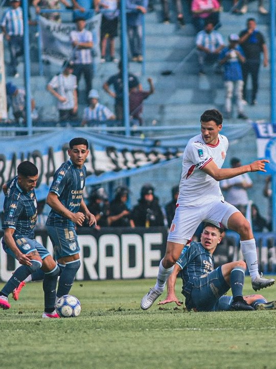Barracas Central le ganó a Atlético Tucumán en la última jugada y sacó a River de los playoffs