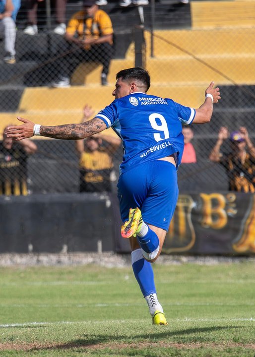 Godoy Cruz goleó a Mitre y le puso picante al ascenso en la Primera Nacional