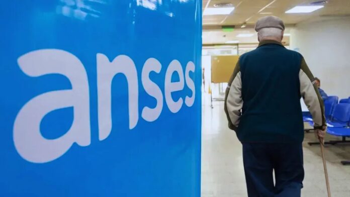 Jubilados: el Gobierno oficializó el bono de hasta $70.000 para noviembre