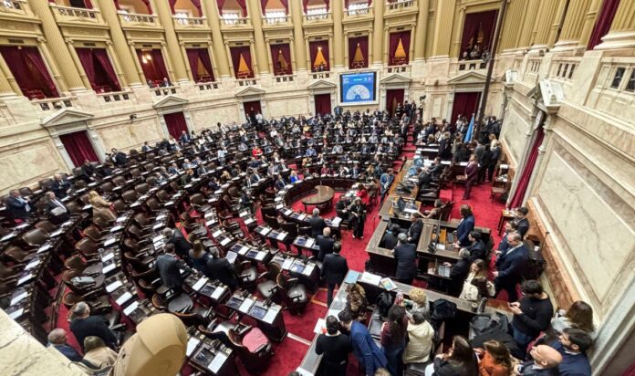 Una diputada propone “suspender” por un mes el sueldo de legisladores que insulten en el recinto