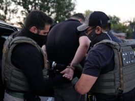 Las siete palabras que pueden detener al ICE ante una detención migratoria