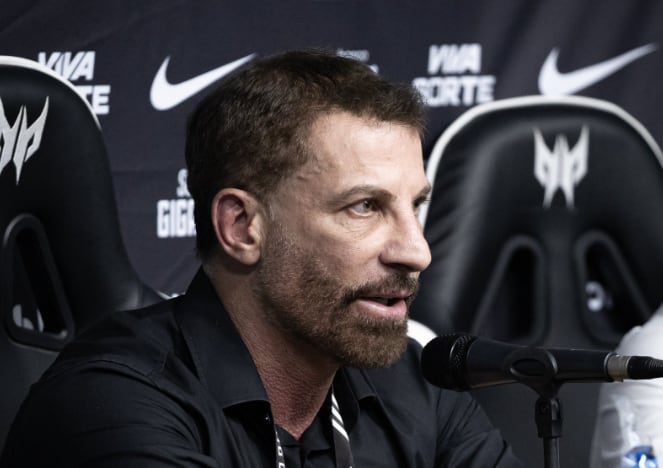 El presidente de Vasco da Gama fue internado en la previa del cruce con Boca