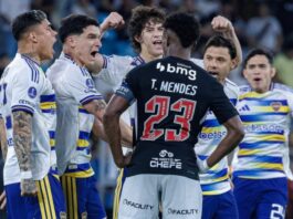 Ángel Romero cruzó a un futbolista de Vasco por una foto con el escudo de Boca: “Hay que respetar la camiseta”