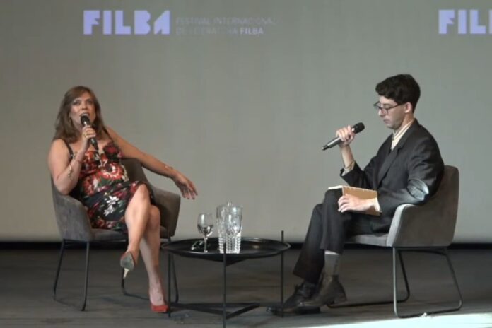 Risas, lágrimas y reproches en la entrevista a Camila Sosa Villada en el Malba