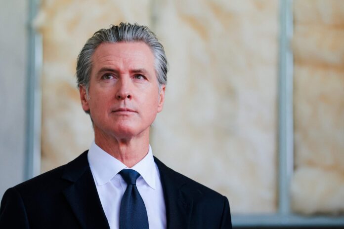 Safe at Home: California aprueba una ley para proteger la identidad de personas que asisten a migrantes