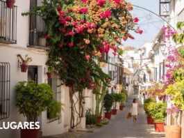 El secreto de la Costa del Sol: playas infinitas, calles con flores y una vida frente al mar