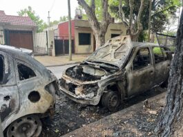 Los reiterados ataques de quemacoches preocupan a los vecinos de un barrio del conurbano