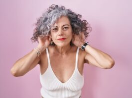 Qué dice la psicología de las personas que se dejan las canas