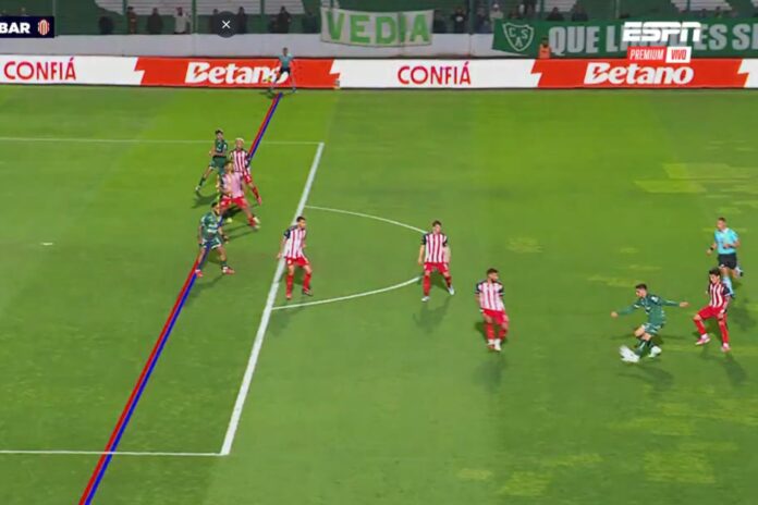 Sarmiento le ganaba a Barracas Central con un golazo, pero el VAR llamó al árbitro Zamora para anularlo