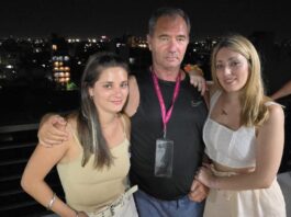 Un ACV lo dejó inmóvil en plena carrera y aprendió a reconstruirse con el apoyo de sus hijas: “Fue una lección de amor”