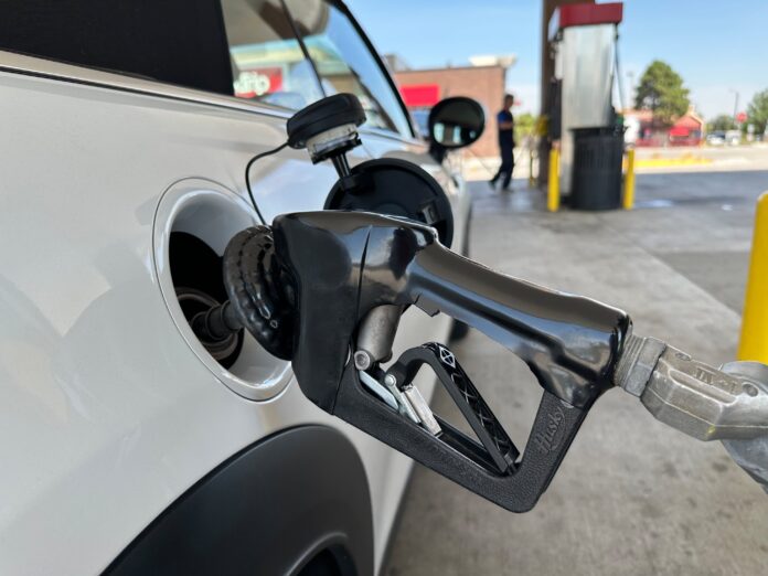 El Gobierno postergó hasta diciembre la suba de los impuestos a los combustibles