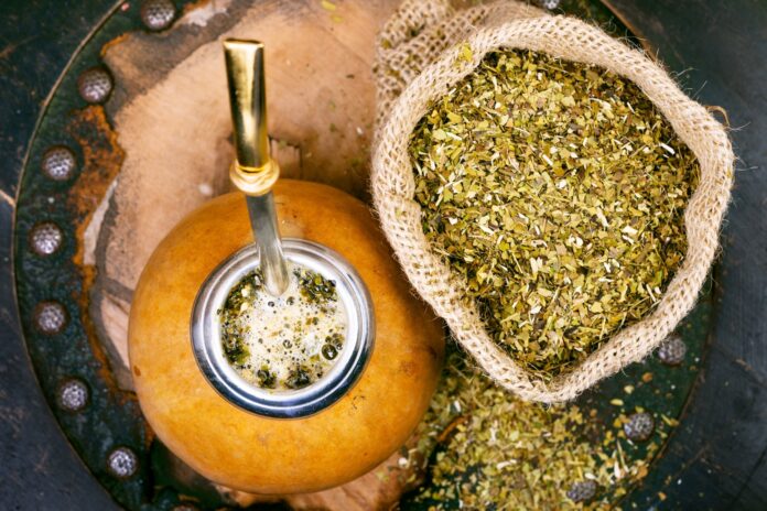 Reasignan $18 millones para pagar gastos de pasajes y hotel en misiones comerciales para la yerba mate