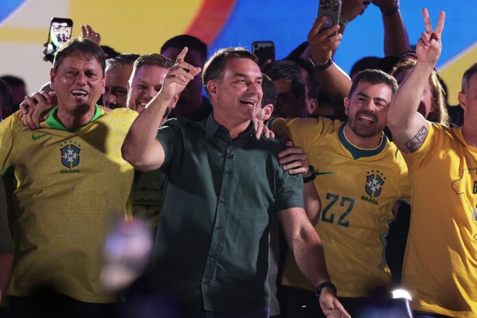 La ola azul en América Latina: ¿giro a largo plazo o rebelión contra los oficialismos?