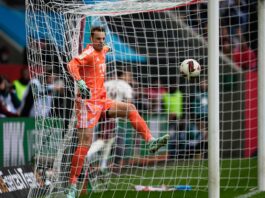 El blooper de Neuer que terminó en gol de Augsburgo ante Bayern Munich (y en récord) en la liga de Alemania