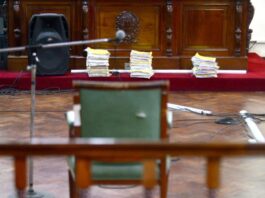 Uno de los expolicías baleados en la megatoma de Los Hornos pidió declarar ante la Justicia