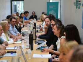 Más trabajadores estatales reclaman un aumento salarial urgente y crece la presión sobre Axel Kicillof